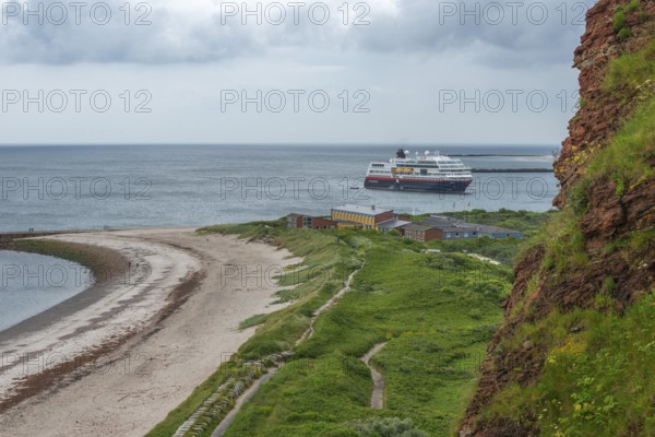 Passenger ship Maud, Hurtigruten Expeditions in the roadstead off the offshore island of