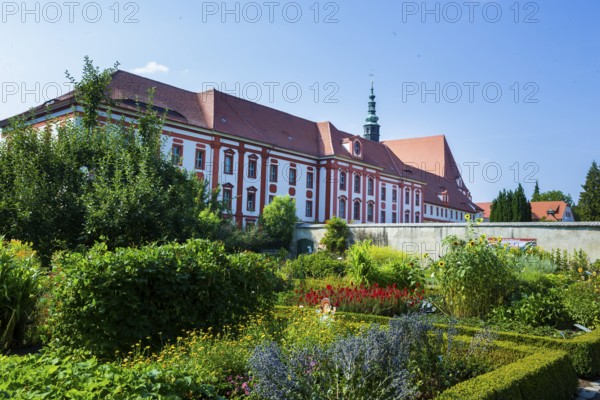 The Cistercian monastery of St Marienstern (sorb. Marijina Hwezda) is located on the Klosterwasser
