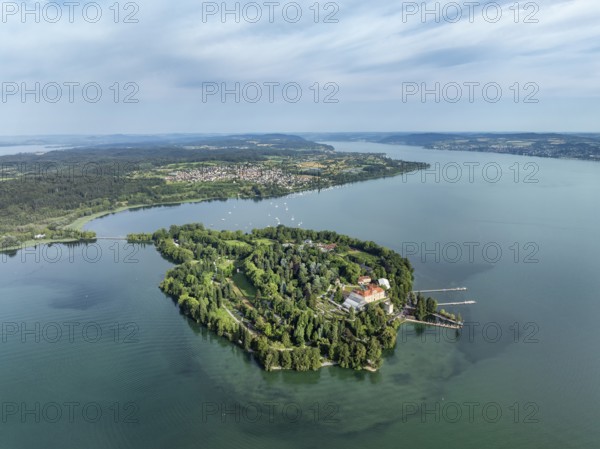 The island of Mainau in Lake Constance with the jetty and the baroque Mainau Castle, built between