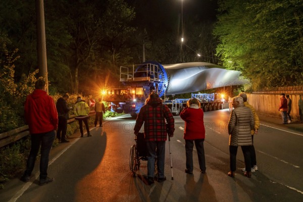 Transport of a 68 metre long, 22 tonne blade of a wind turbine, here in Schwelm, with a