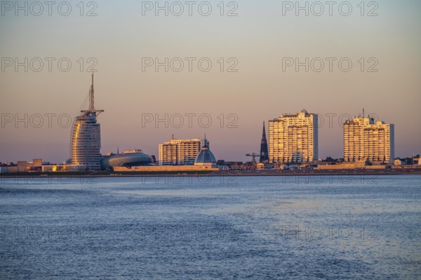 Skyline of Bremerhaven, seen over the Weser, Atlantic Sail City Hotel, Klimahaus, skyscrapers at