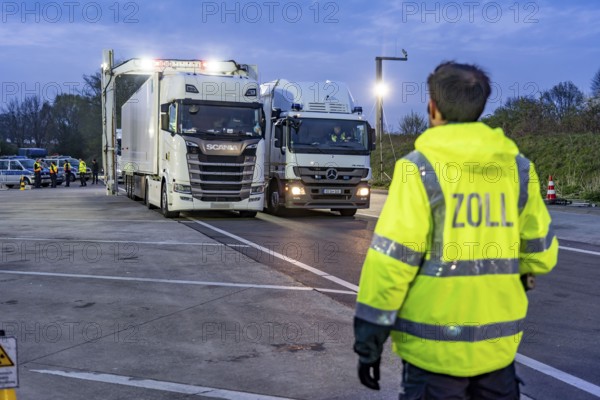 Customs X-ray inspection system, can X-ray entire trucks and check for hiding places, persons,