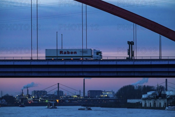 Bridge of Solidarity, road bridge between the districts of Rheinhausen and Hochfeld, over the river