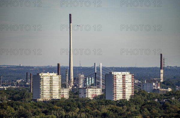 View over Duisburg-Hochheide, high-rise residential buildings, behind the old and new motorway
