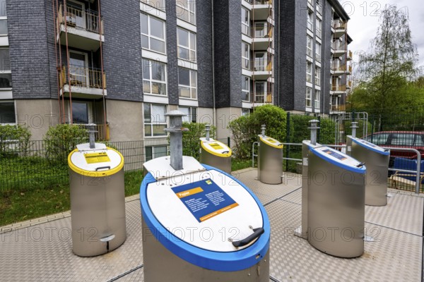 Underground waste disposal system, waste columns for different types of waste, in underground