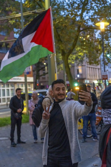 Demonstration by pro-Palestinian activists in Duisburg-Hochfeld, around 110 demonstrators marched
