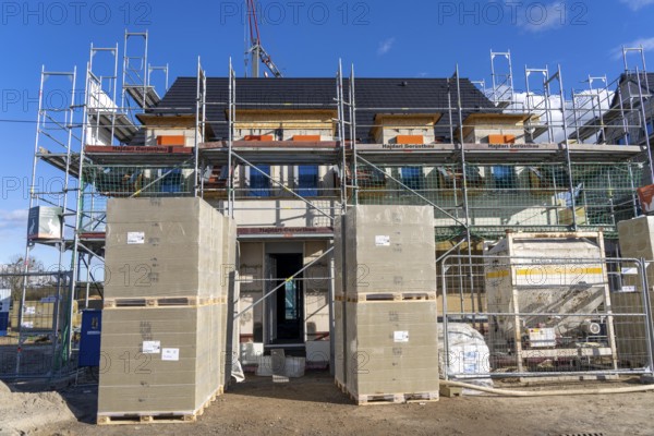 New-build neighbourhood, around 140 detached and semi-detached houses being built in the south of