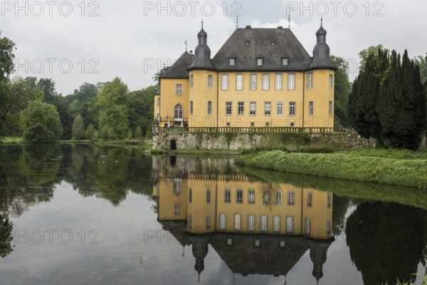 Moated castle, Schloss Dyck, Jüchen, Lower Rhine, North Rhine-Westphalia, Germany, Europe