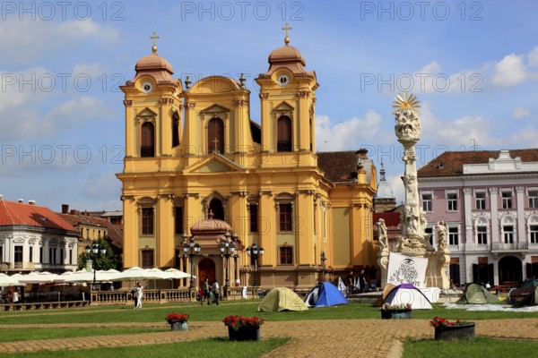 Banat, Timisoara, Timisoara, Old Town, Trinity Column or Pestsauele and Catholic Cathedral at Piata