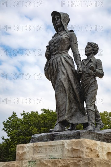 Ponca City, Oklahoma, The Pioneer Woman Statue by Bryant Baker, outside the Pioneer Woman Museum