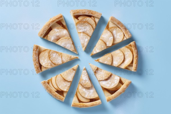 Top view of apple pie in slices on blue background. KI generiert, generiert, AI generated