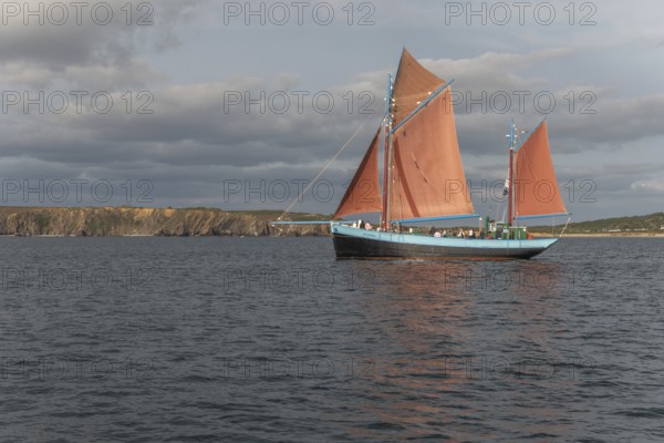 Old sailing ship, classified as a historical monument, for tourist excursions at sea. Camaret sur