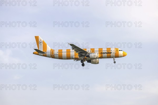 Aircraft on approach, Condor Airbus A320-200, Fraport. Frankfurt am Main, Hesse, Germany, Europe