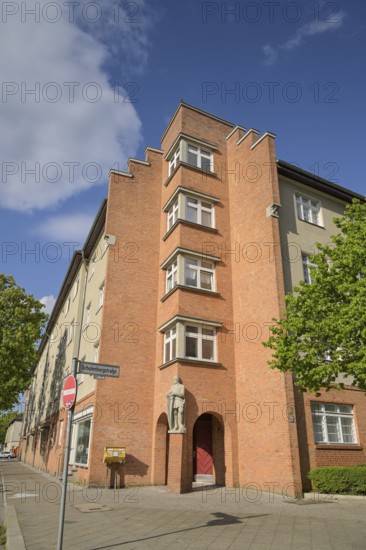 Residential building, Ollenhauerstraße, Borsigwalde, Reinickendorf, Berlin, Germany, Europe