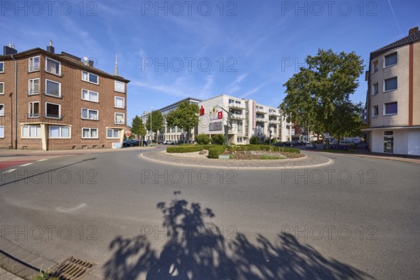 Roundabout at the intersection of Bismarckstrasse, Augustastrasse and Moltkestrasse with the head
