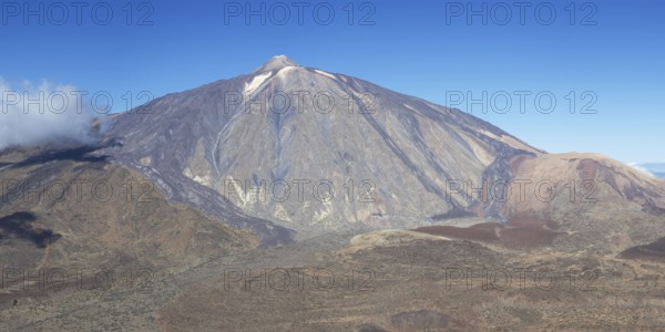 Panorama during the ascent to Alto de Guajara, 2715m, behind it the Pico del Teide, 3717m, Teide