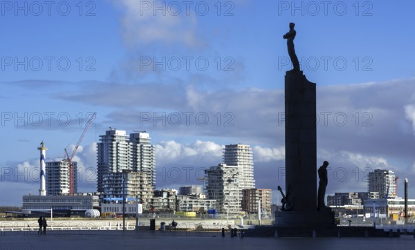 National Monument to the Sailors, Nationaal Monument voor de Zeelieden silhouetted against the