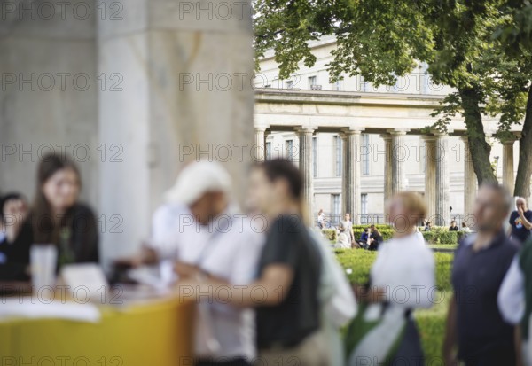 Reading by Ulrike C. Tscharre and live music at the Kolonnaden Bar on Museum Island in Berlin,