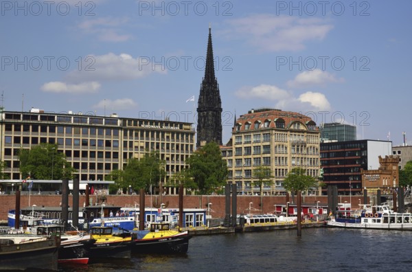 Europe, Germany, Hamburg, Elbe, inland harbour, Old Town, view to St. Nikolai, launches, Hamburg,
