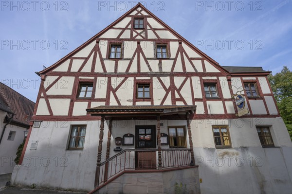 Former inn Zur Friedenslinde, core 17, 18th century, inscribed 1764, Mögeldorfer Hauptstraße 63,