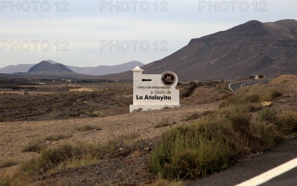 Sign for pre-Spanish Mahos village, Poblado de la Atalayita, Pozo Negro, Fuerteventura, Canary