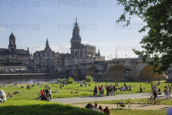 Men's groups on the way to the Men's Day at the Dresden Königsufer, Dresden, Saxony, Germany,