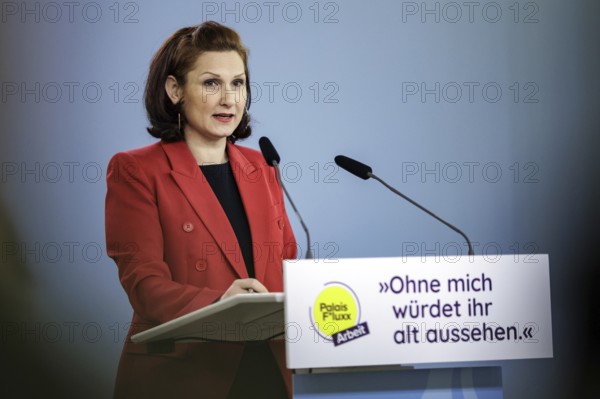 Press conference on the campaign against age discrimination against woman at work Without me you