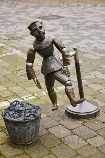 Blue Monday play fountain by the artist Bonifatius Stirnberg at Heumarkt in Warendorf, Warendorf