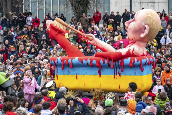 Rose Monday parade in Düsseldorf, street carnival, carnival float, by float builder Jacques Tilly,