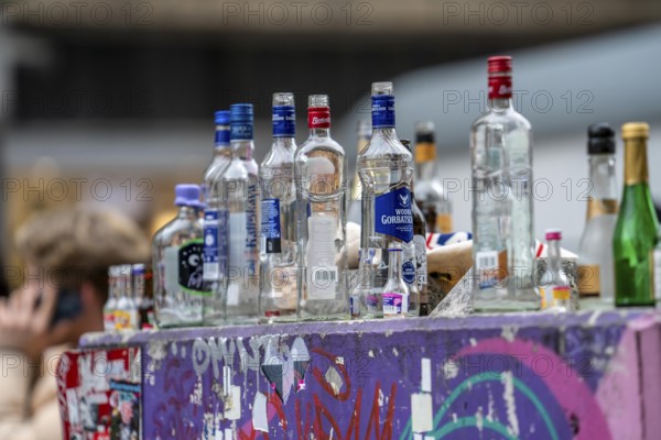 Rose Monday parade in Düsseldorf, alcohol consumption, drinking of high-proof spirits, North