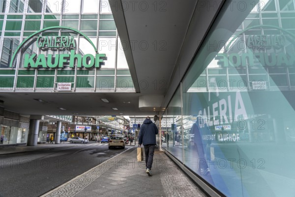 Galeria Kaufhof department stores' in the city centre of Krefeld, on Hochstraße, is affected by the