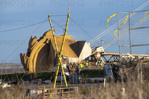Start of the eviction of the hamlet Lützerath at the lignite mine Garzweiler 2, preparation for the