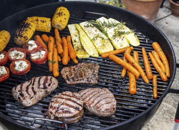 Whether vegetarian or with meat: barbecues are on trend. Vegetables such as carrots, tomatoes and