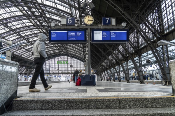 3-day strike by the railway union GDL, only very few local and long-distance trains run, empty