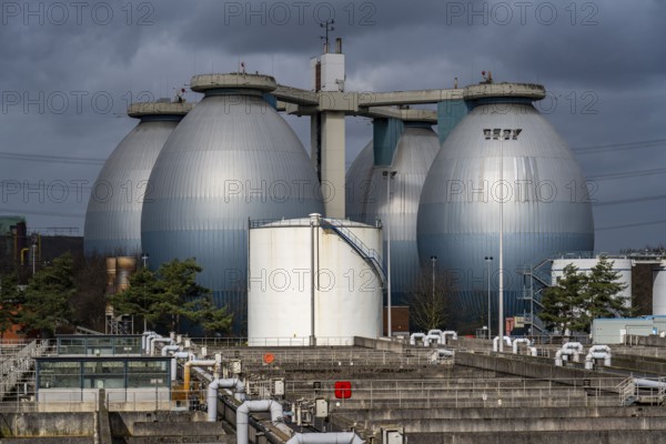 Digesters and aeration tanks, Emschergenossenschaft sewage treatment plant in the Weilheimer Mark