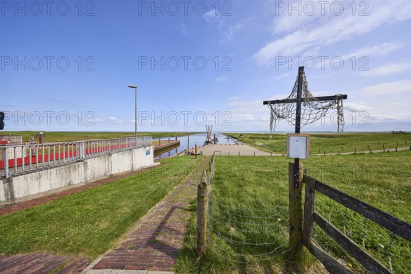 View of the dyke foreland at the Varel lock near Varel, district of Friesland, Lower Saxony,
