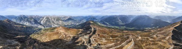 Mountain ridge of the Venet, mountain panorama of the Parzinn group of the Lechtal Alps, Venet