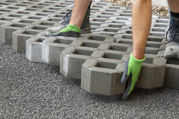 Paving work: Laying of grass pavers