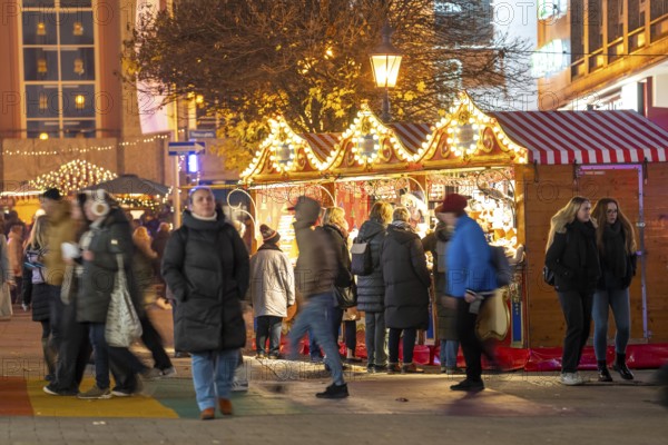 Pre-Christmas period, Christmas market in the city centre of Essen, Kettwiger Straße, North