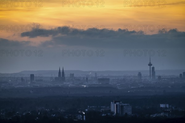 The skyline of Cologne, seen from the east, Cologne Bay, sunset, North Rhine-Westphalia, Germany,