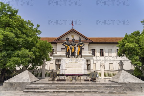 Three Kings Monument, sculpture of the kings Mengrai, Ramkamhaeng and Ngam Muang, founding fathers