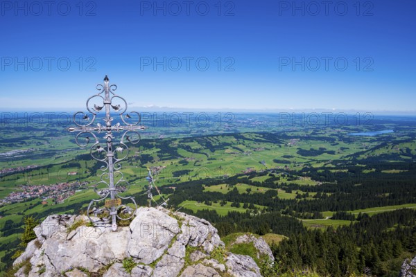 Panorama with iron cross from Grünten, 1738m, into the Illertal, Allgäu Alps, Oberallgäu, Allgäu,