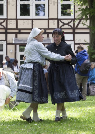 The traditional traditional costume dances is the motto of the Sorbian traditional costume dance