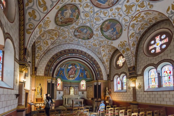 St Leo Chapel, Eguisheim, Plus beaux villages de France, Haut-Rhin, Alsace, France, Europe
