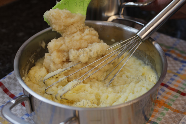 Swabian cuisine, preparation of parsley root and mashed potatoes, mashed potatoes for sour kidneys,