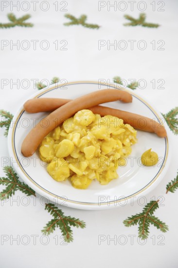 Swabian cuisine, potato salad with string sausages, Wienerle, Wiener sausages, thin boiled sausage,