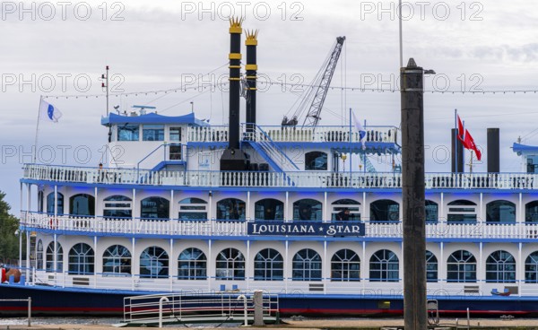 Ships, sailors and launches in Hamburg harbour at the Speicherstadt, Hamburg, Germany, Europe