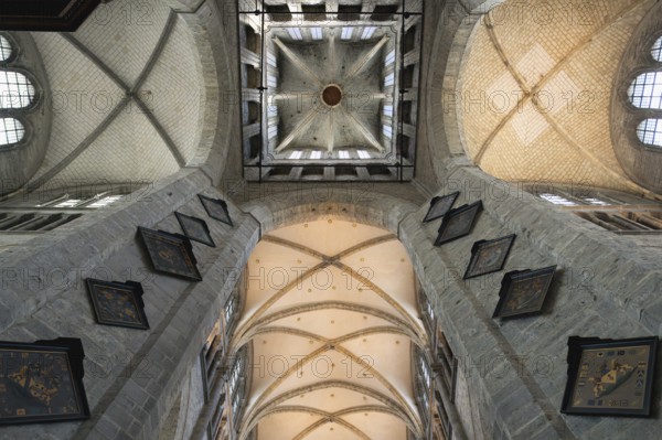 Gothic St. Nicholas Church, Vaulted ceiling and columns of the central nave, Ghent, Flanders,