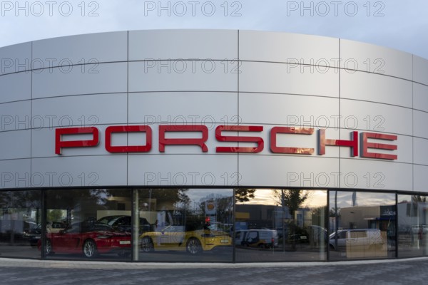 Porsche lettering, Porsche Centre in Magdeburg, Saxony-Anhalt, Germany, Europe
