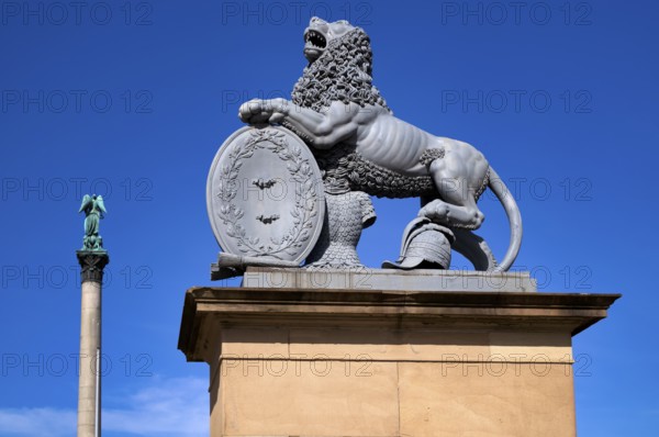 Jubilee column with Concordia, heraldic animal lion by Anton von ISOPIS in front of the main portal
